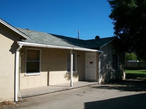 1142 W 11th St - Photo 3 of 15