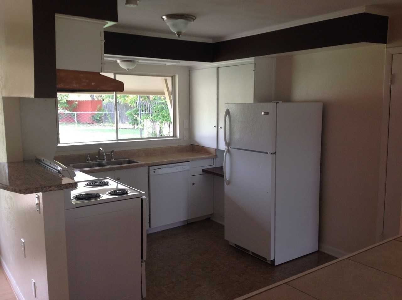 421 Hanover Ln - Photo 2 of 9