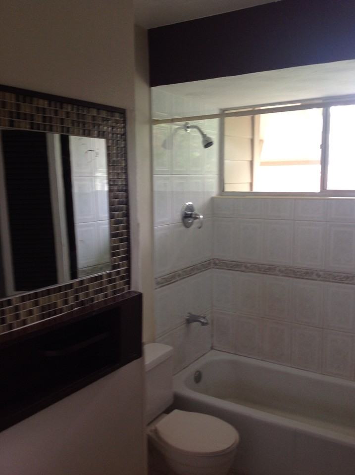 421 Hanover Ln - Photo 3 of 9