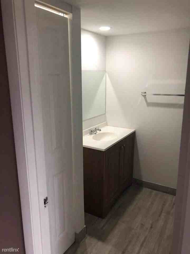 1120 11th Ct - Photo 2 of 6