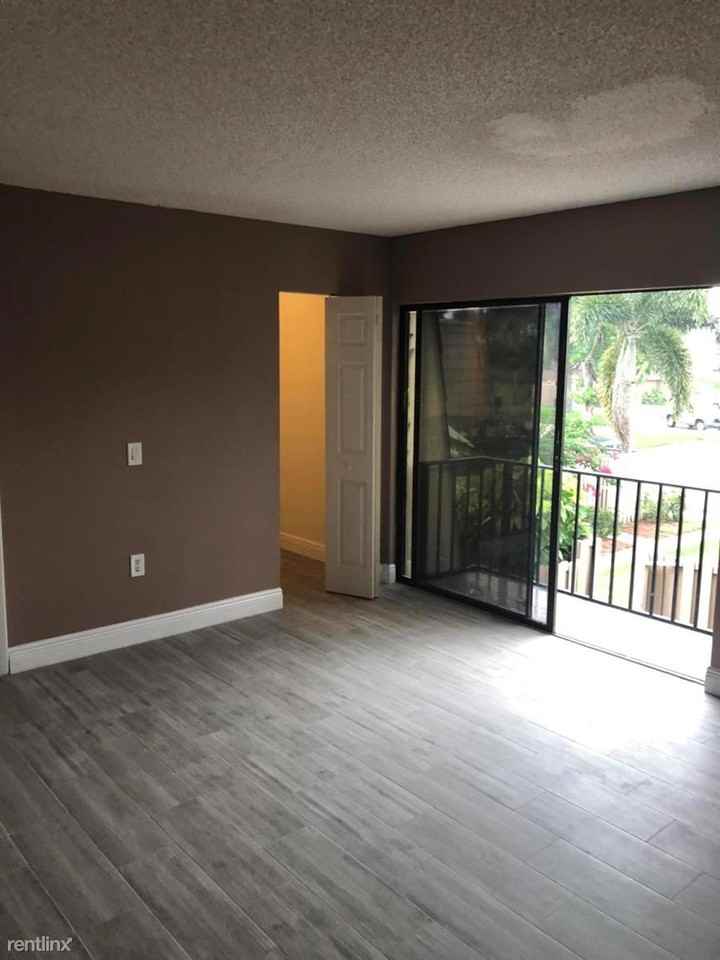 1120 11th Ct - Photo 3 of 6