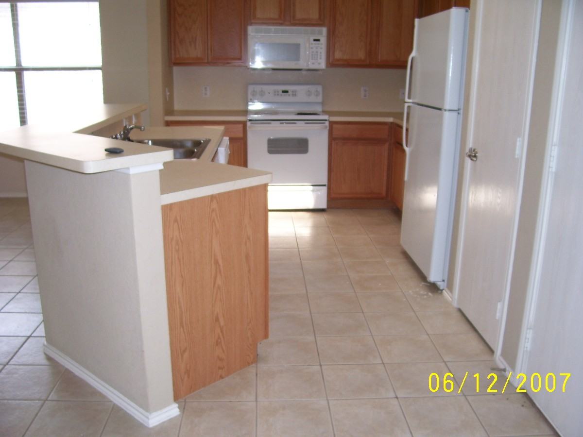 528 Cranbrook Dr - Photo 3 of 5