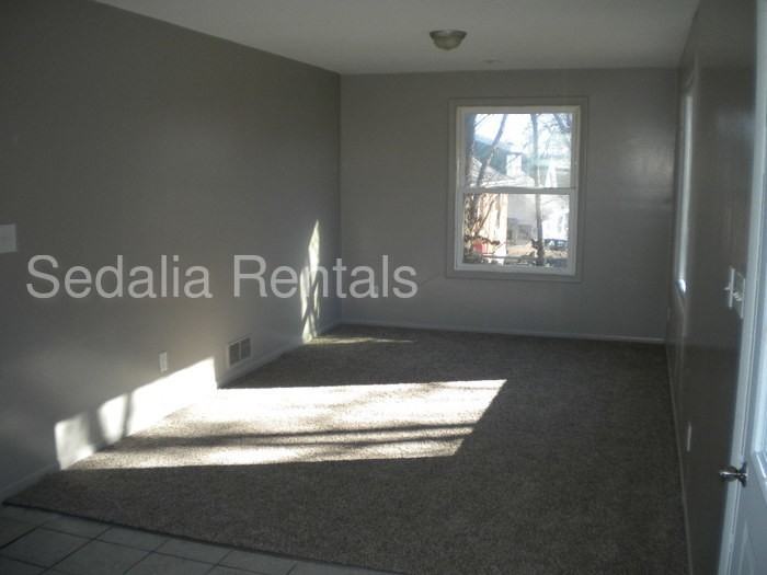 1102 E Dunklin St - Photo 2 of 29