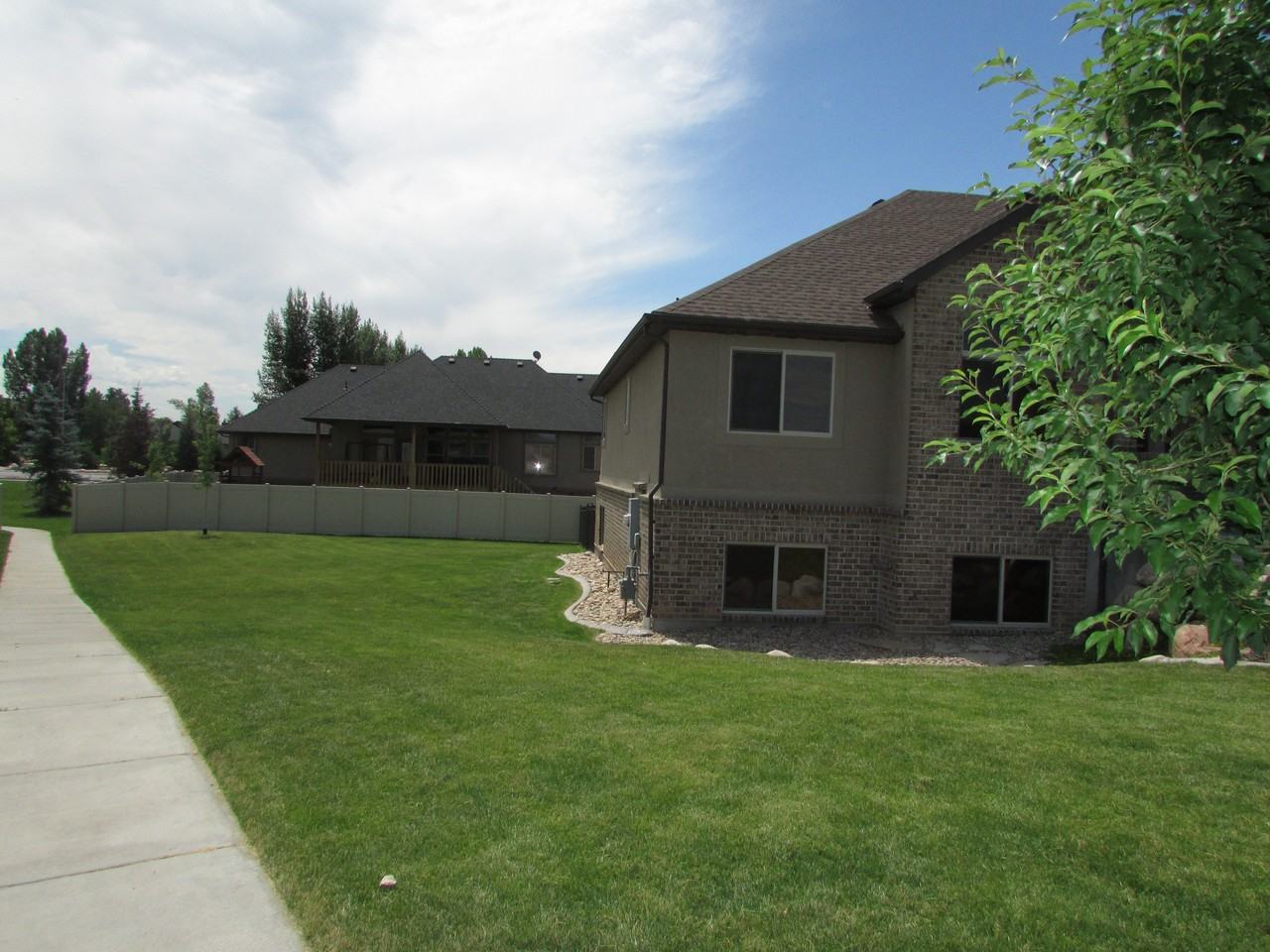 5725 Brook Cir - Photo 2 of 45