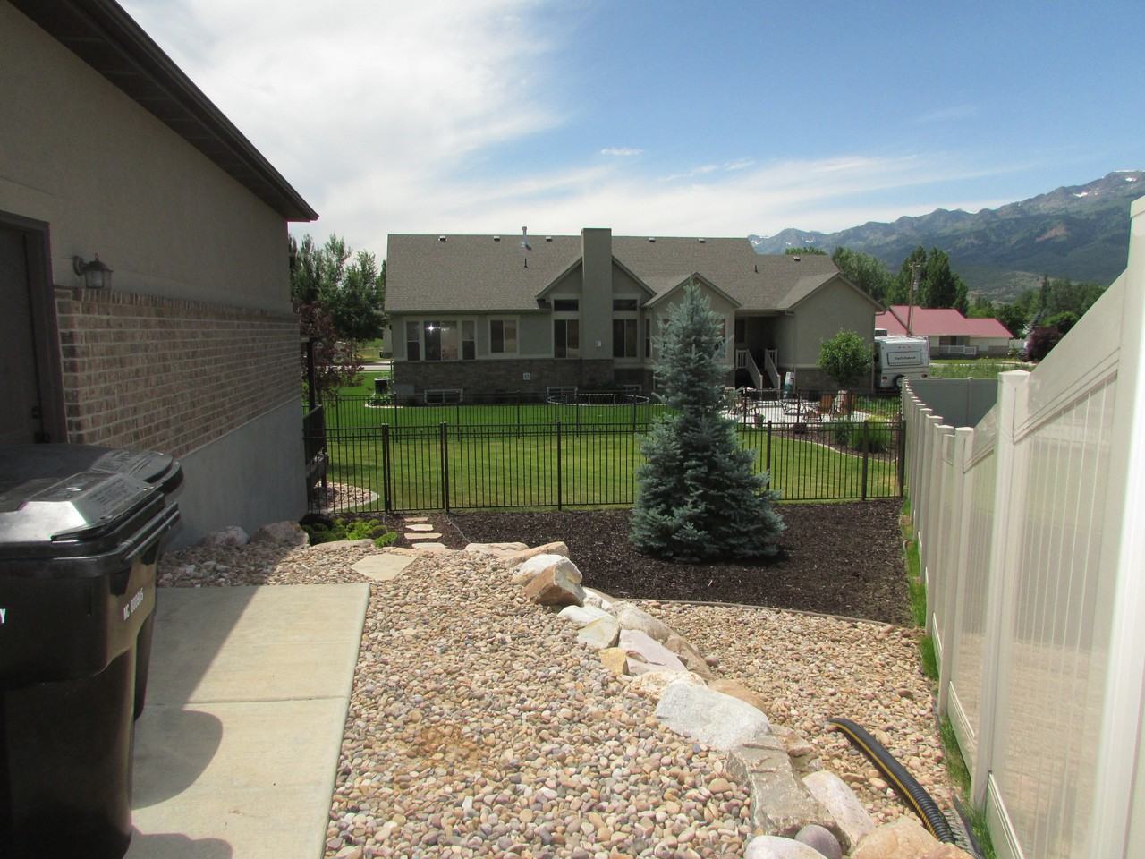 5725 Brook Cir - Photo 3 of 45