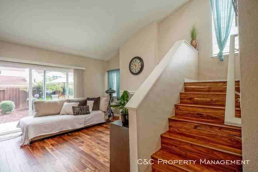 137 Dolphin Cir - Photo 3 of 18