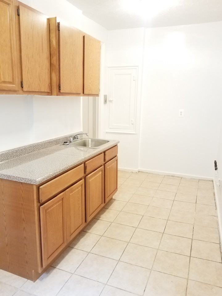 475 Bronx River Road - Photo 3 of 7