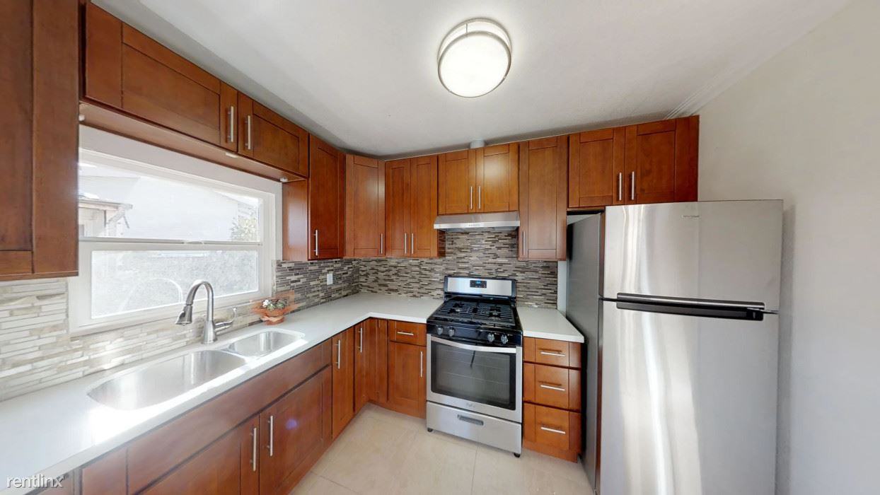 1246 77th Ave - Photo 2 of 15