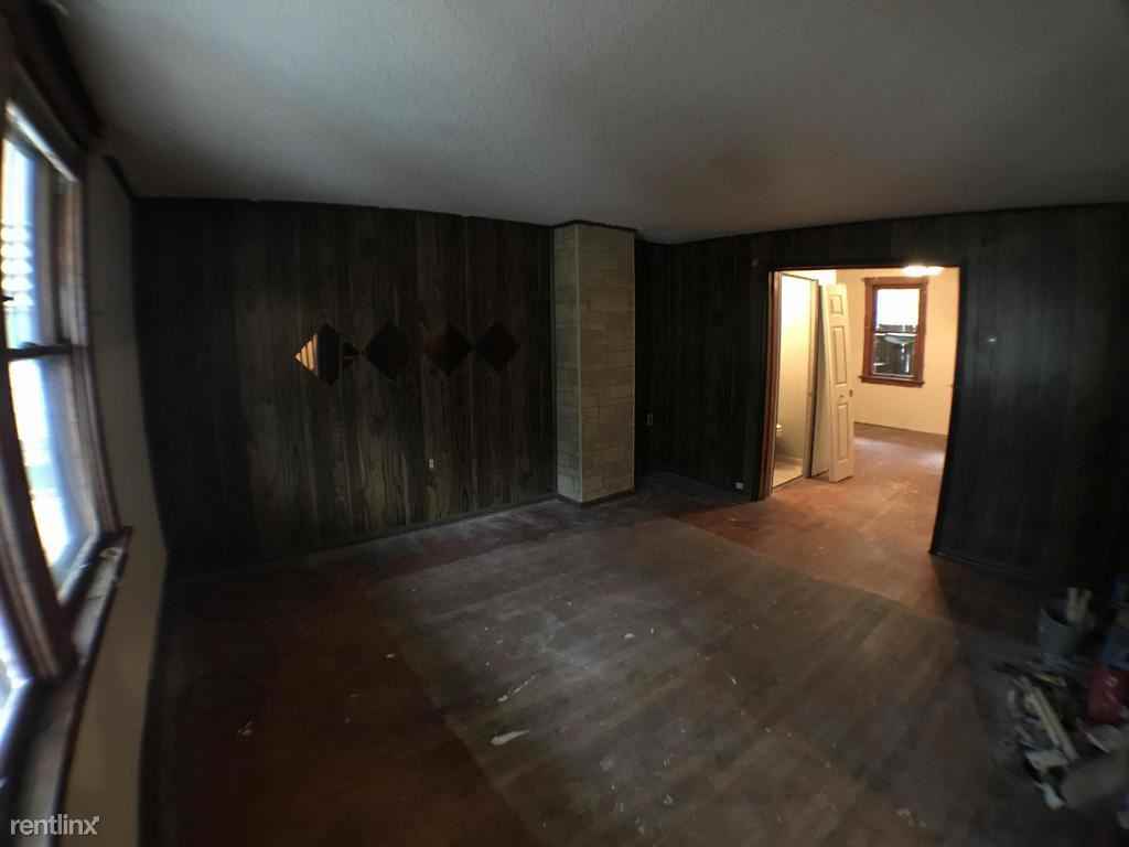 1010 11th St - Photo 3 of 11