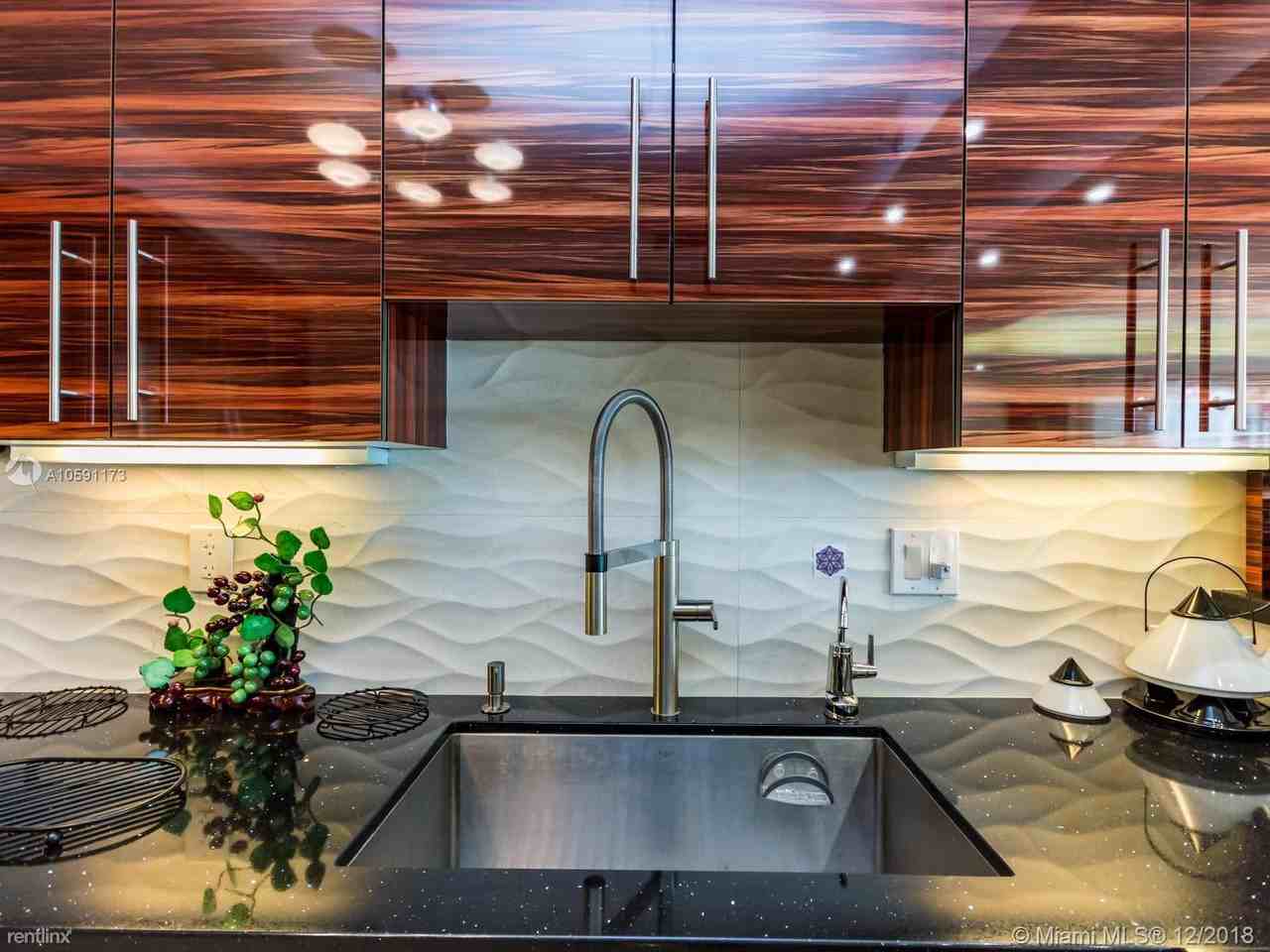 10205 Collins Ave - Photo 2 of 20