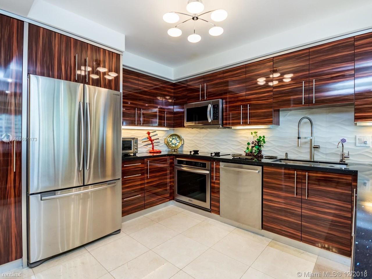 10205 Collins Ave - Photo 3 of 20