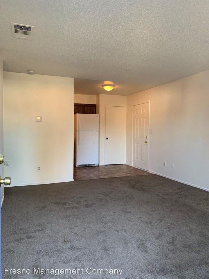 4550 E. Fountain Way - Photo 3 of 10