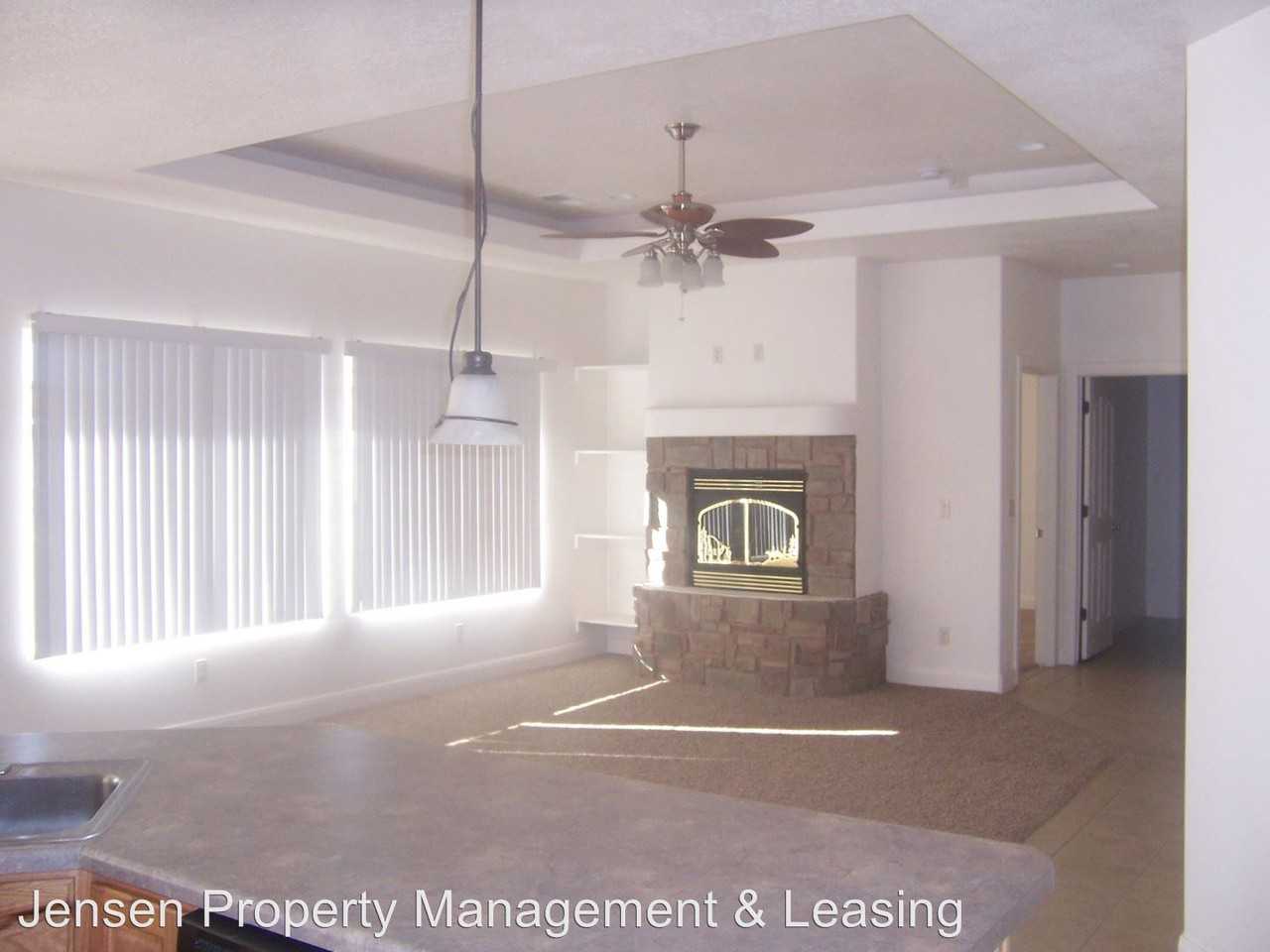 201 Lake Ln - Photo 2 of 5