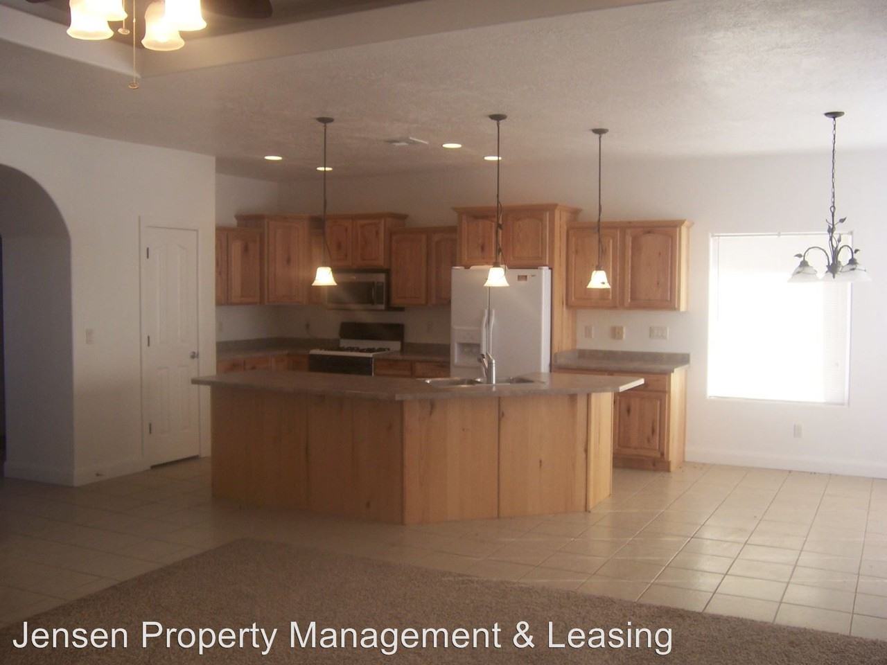 201 Lake Ln - Photo 3 of 5