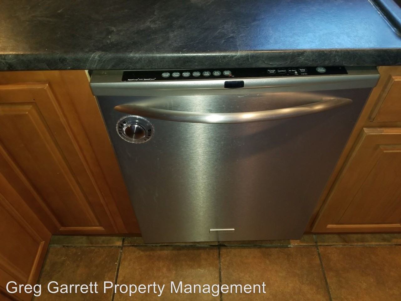 1693 Monterry Pl - Photo 3 of 19