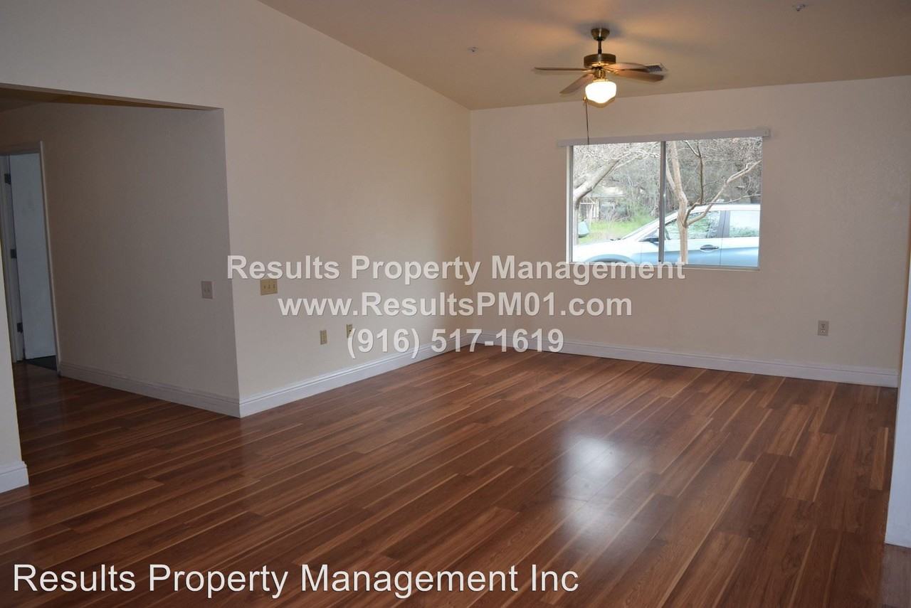 5795 Saunders Ave - Photo 2 of 7