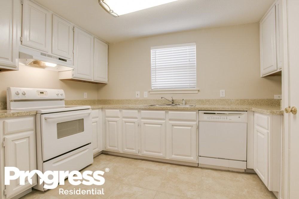 719 Nightingale Cir - Photo 3 of 10