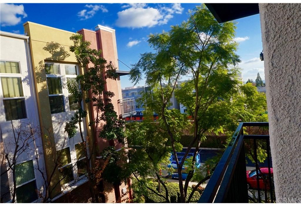 624 W 1st St - Photo 2 of 18