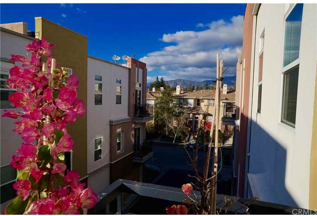 624 W 1st St - Photo 3 of 18