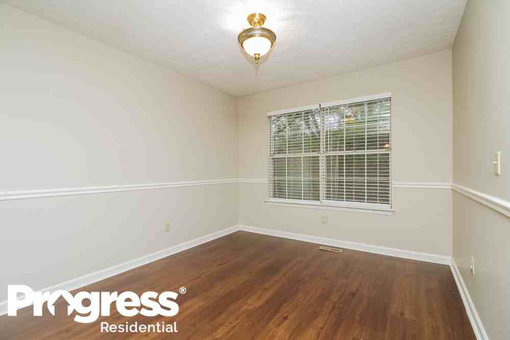 1013 Aldersgate Rd - Photo 3 of 15