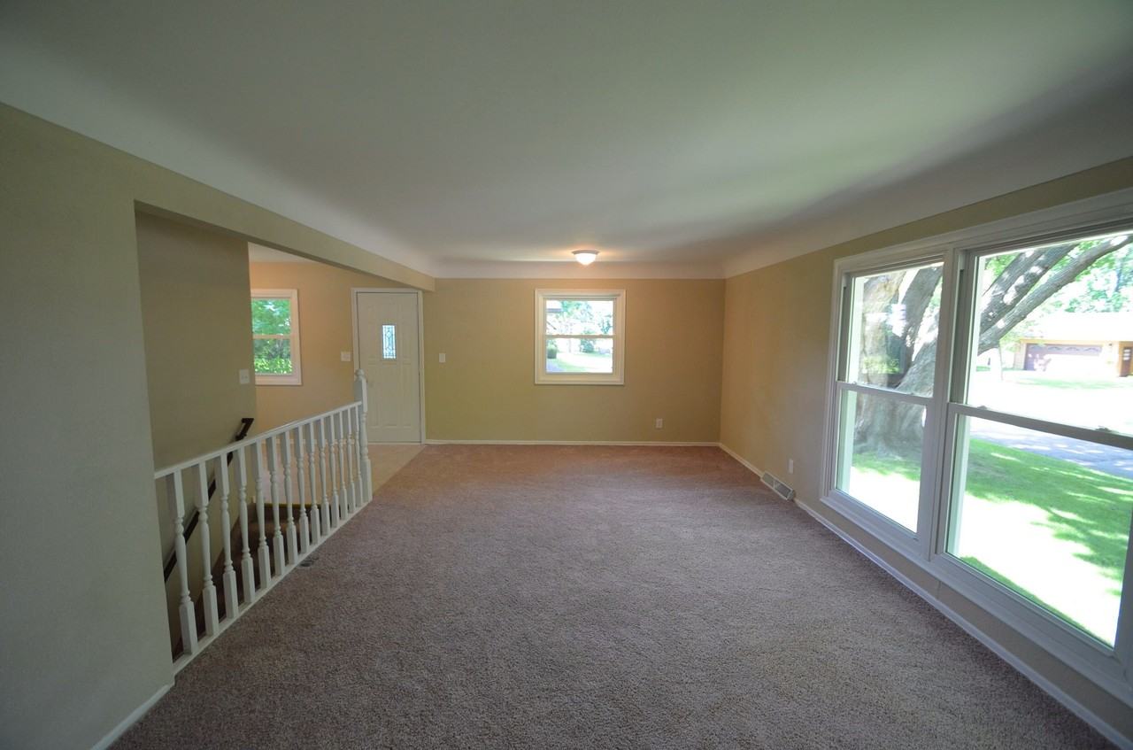 13709 Shirley Dr - Photo 3 of 5