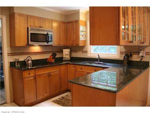 482 Luba Dr - Photo 2 of 9