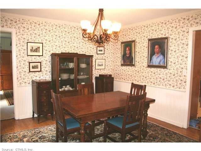 482 Luba Dr - Photo 3 of 9