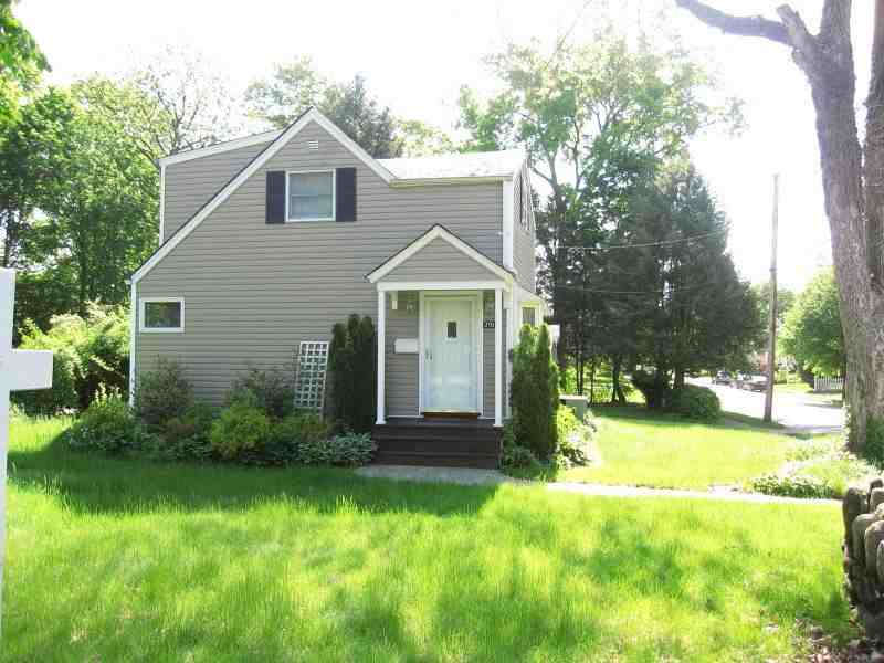 291 S Van Dien Ave - Photo 2 of 5