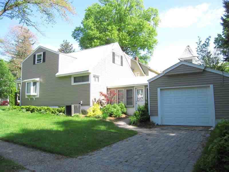 291 S Van Dien Ave - Photo 3 of 5