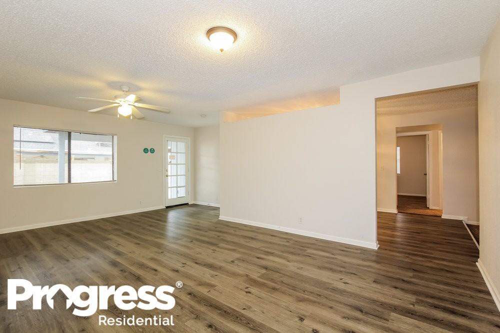 7302 W Dahlia Dr - Photo 2 of 14