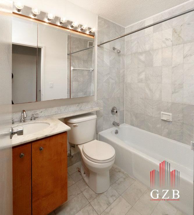 35 Lexington Ave 5B - Photo 2 of 3