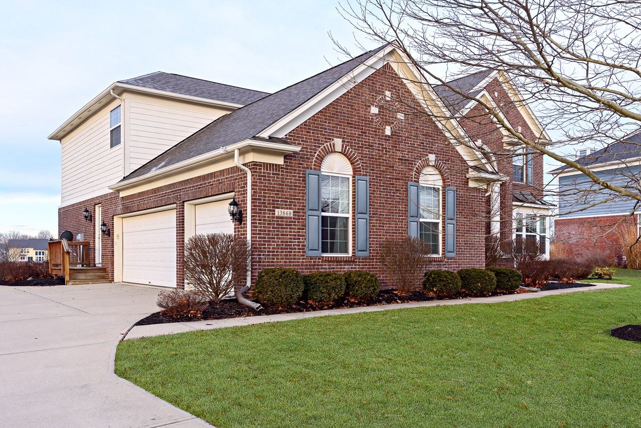 13668 Fossil Dr - Photo 3 of 48