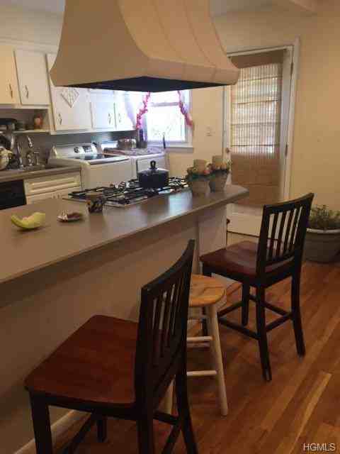 257 Hoover Rd - Photo 3 of 9