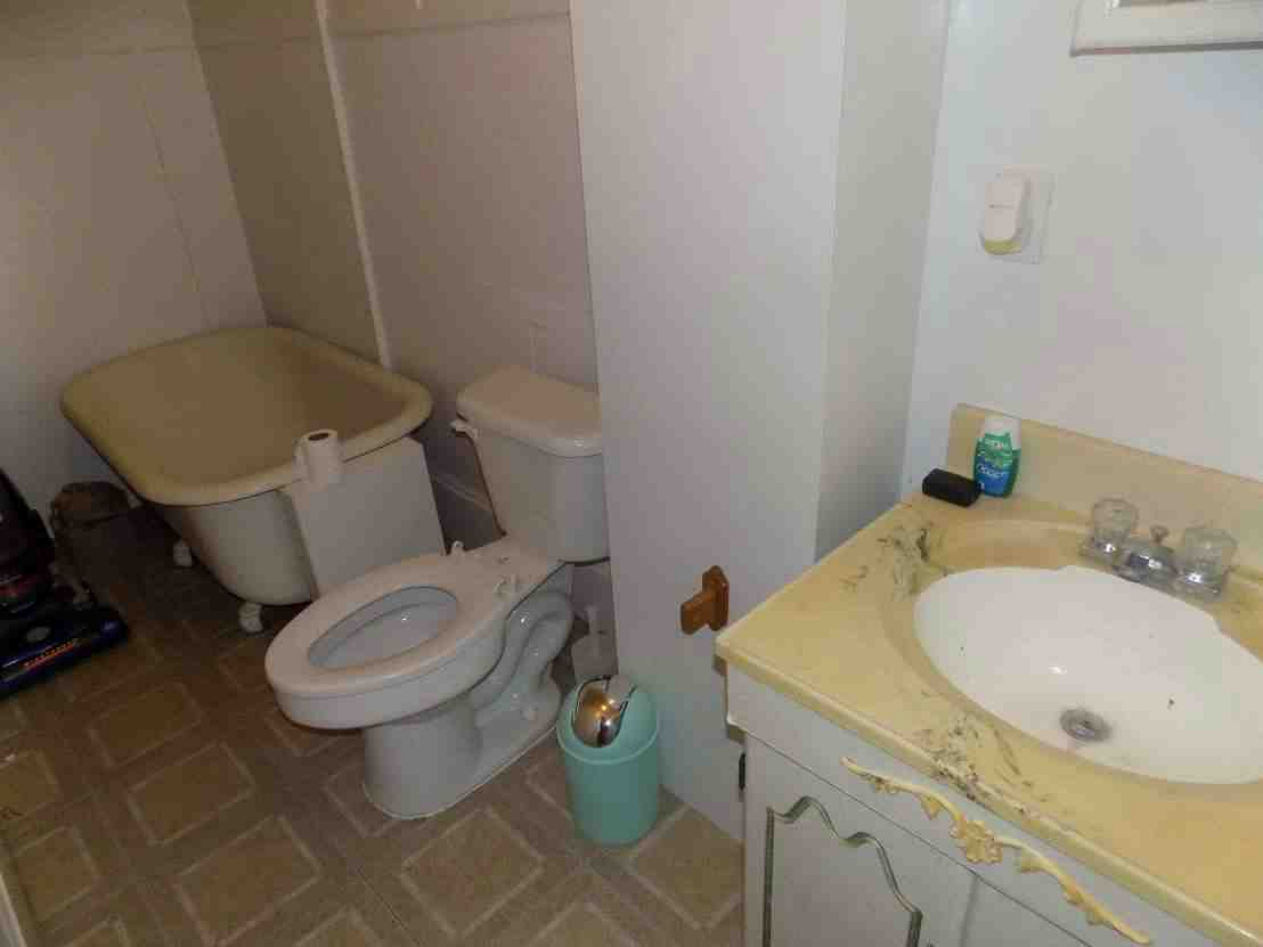 100 E Seminary St - Photo 3 of 7