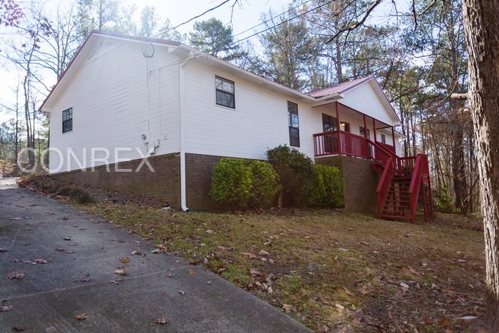 2159 Lakeside Dr - Photo 2 of 3