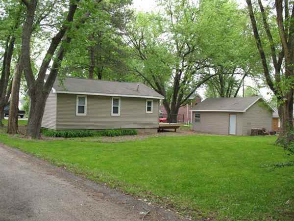 1347 Lakeview Dr - Photo 2 of 8