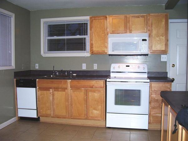 1347 Lakeview Dr - Photo 3 of 8