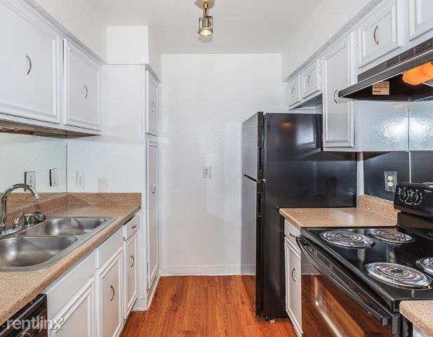 2549 Kirby Dr - Photo 2 of 8