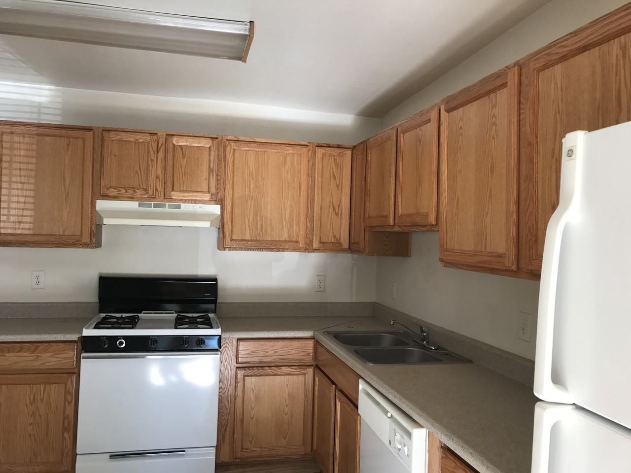 2016 N Center St #2 - Photo 3 of 4