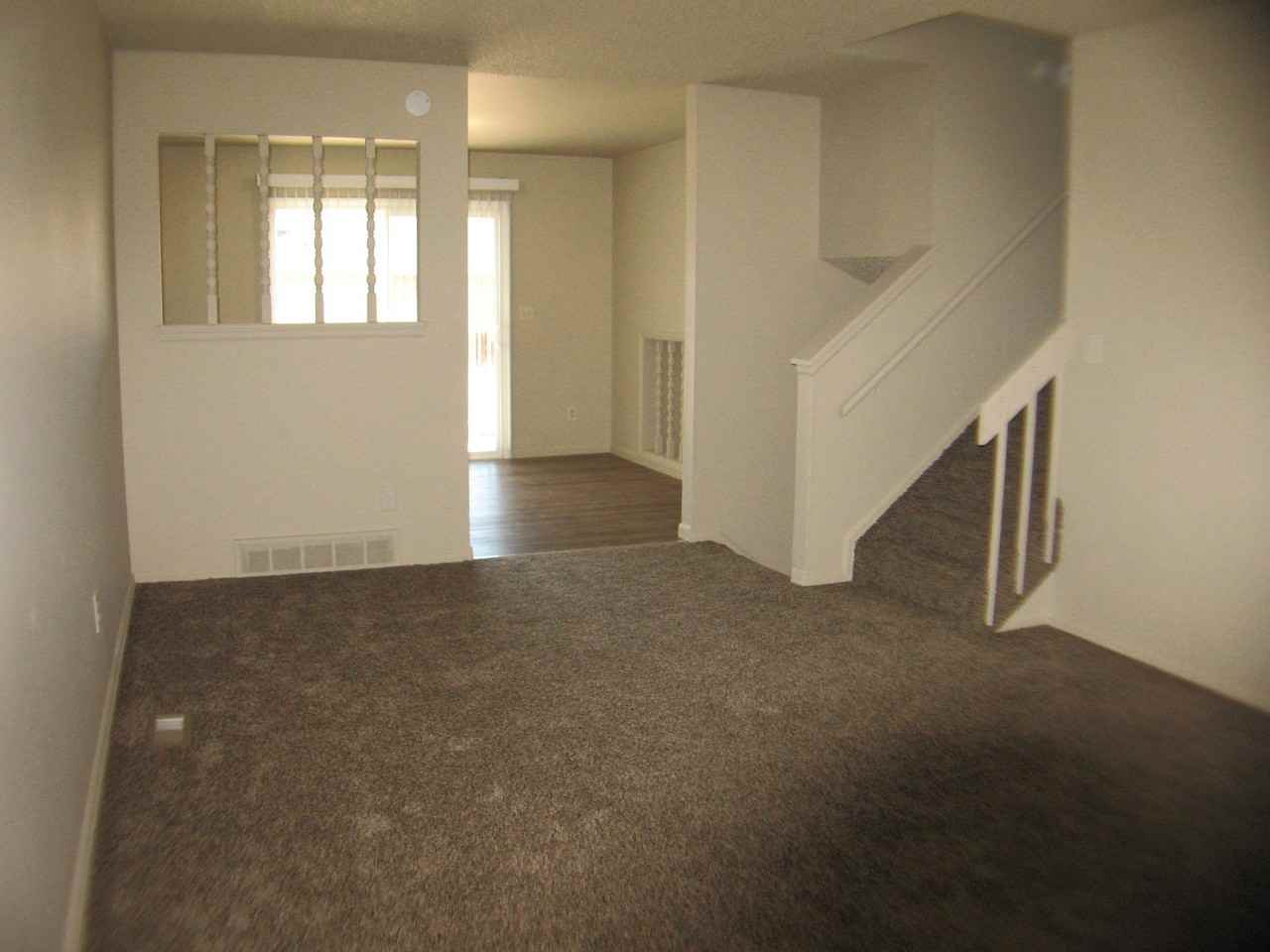 6 Bishops Ct - Photo 3 of 16