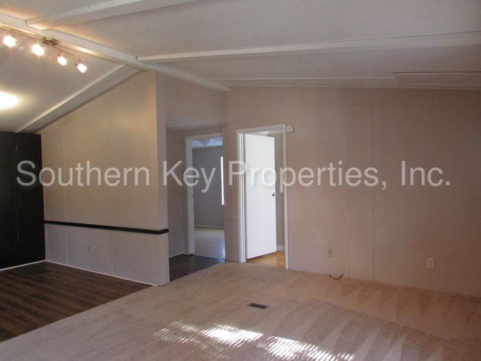 2891 2nd Ave NE - Photo 3 of 13