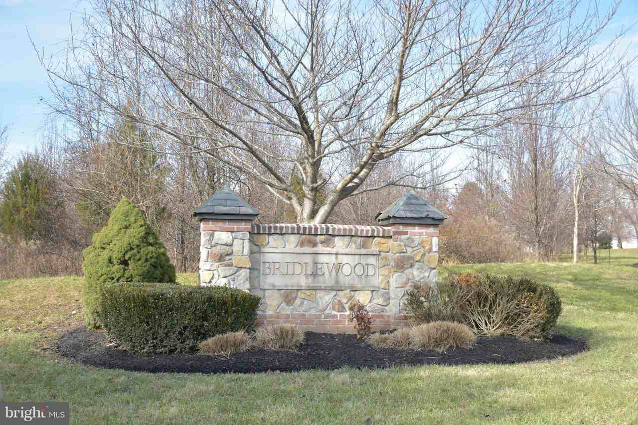 10001 Village Green Dr - Photo 2 of 41