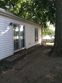 379 Lakeshore Dr - Photo 2 of 14