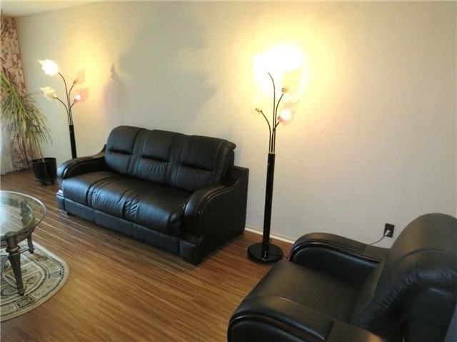 30 Ivy Green Crescent - Photo 2 of 8