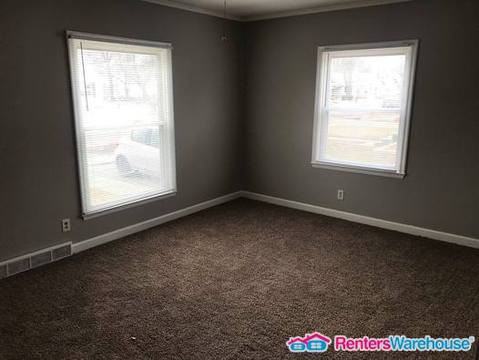 2304 Des Moines St - Photo 2 of 9