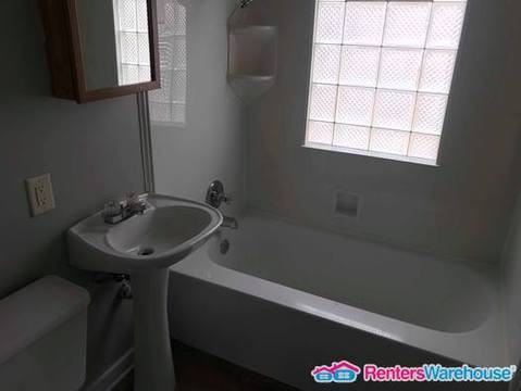 2304 Des Moines St - Photo 3 of 9