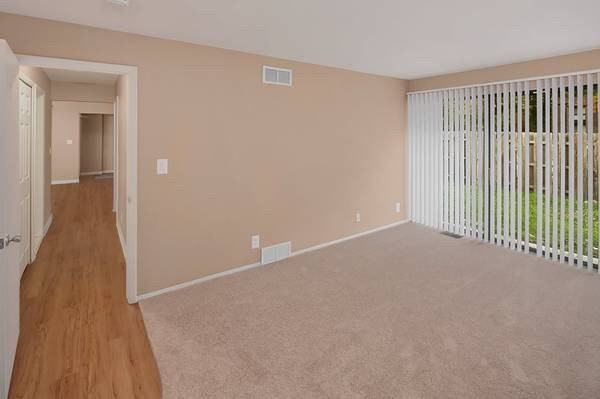 15591 Knollwood Dr - Photo 2 of 4