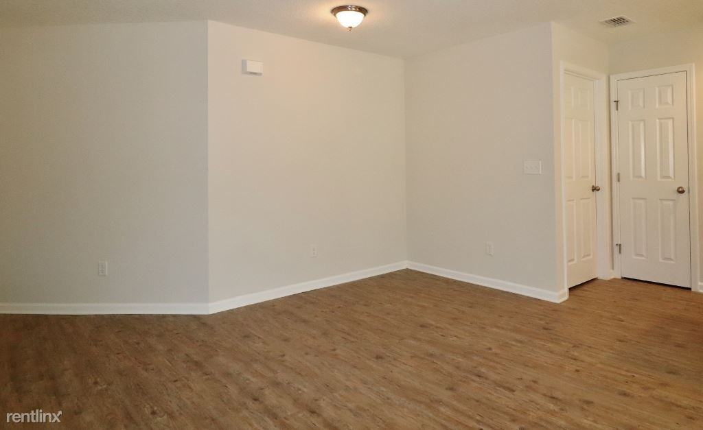 6161 Park St - Photo 3 of 9
