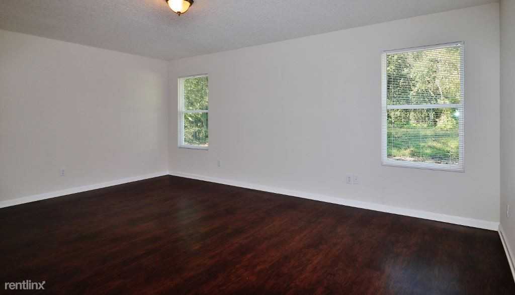1110 Eastdale St - Photo 3 of 10