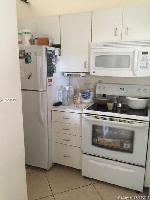 1063 Coral Club Dr - Photo 2 of 4